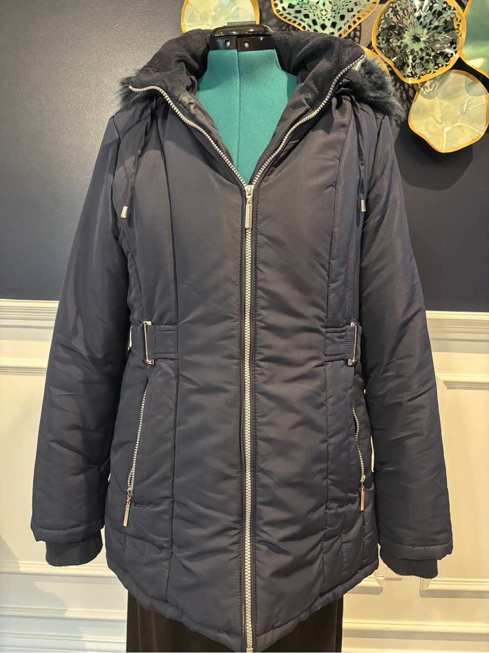 Liz Claiborne Women’s 1X Navy Puffer Coat Faux Fur Hood Fleece Lined Winter